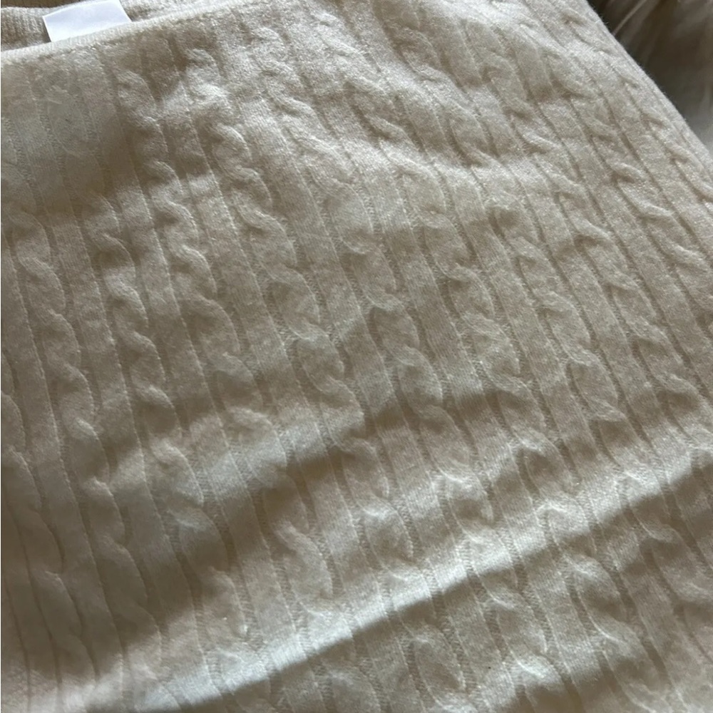 Edgehill Collection 100%
CASHMERE Cable Baby Ivory
Unisex Receiving Blanket